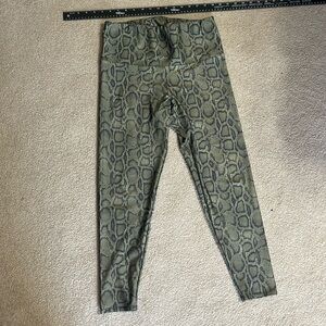 Onzie sz large leggings green and  black snake print